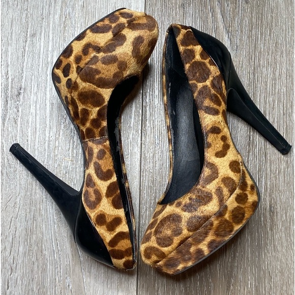 iNC Women’s Cheetah Pump Heels Size 6.5 Medium Real Fur Dyed - Picture 3 of 16